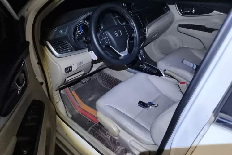 Used Honda Crider 2015 1.8L automatic luxury edition Driver Seat