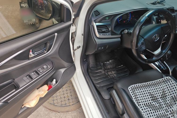 Used Honda Crider 2015 1.8L automatic luxury edition Driver Seat