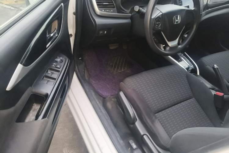 Used Honda Crider 2015 1.8L automatic luxury edition Driver Seat