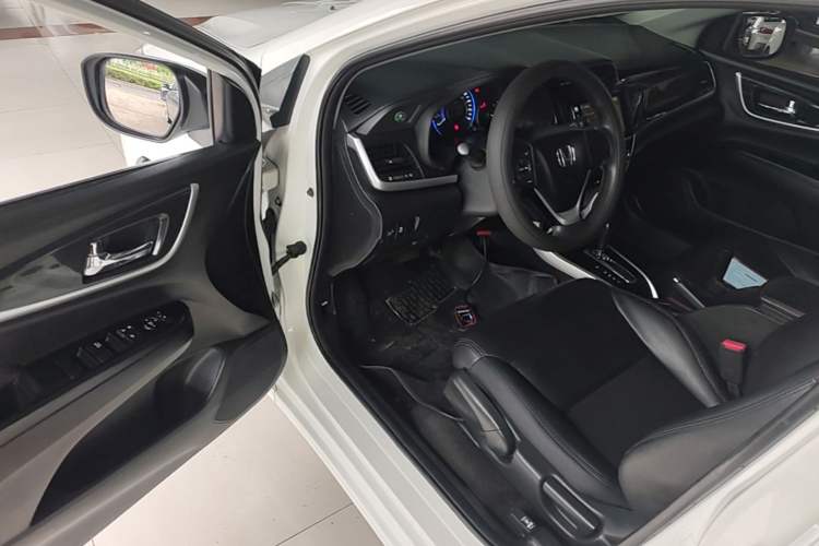Used Honda Crider 2015 1.8L automatic luxury edition Driver Seat
