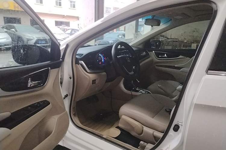 Used Honda Crider 2015 1.8L automatic luxury edition Driver Seat