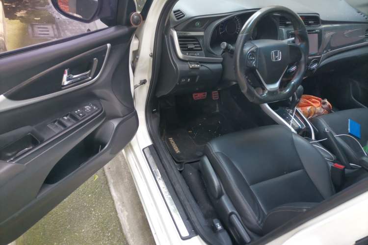 Used Honda Crider 2015 1.8L Automatic Ultra-Configured Limited Edition Driver Seat