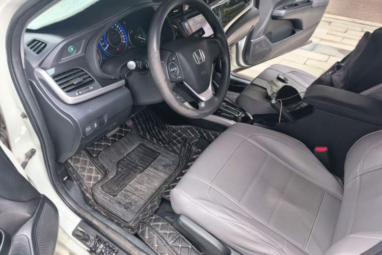 Used Honda Crider 2015 1.8L automatic luxury edition Driver Seat