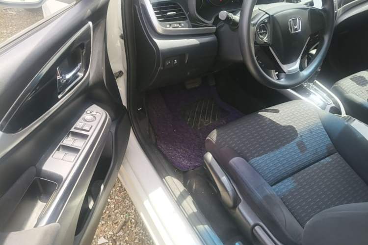 Used Honda Crider 2015 1.8L automatic luxury edition Driver Seat