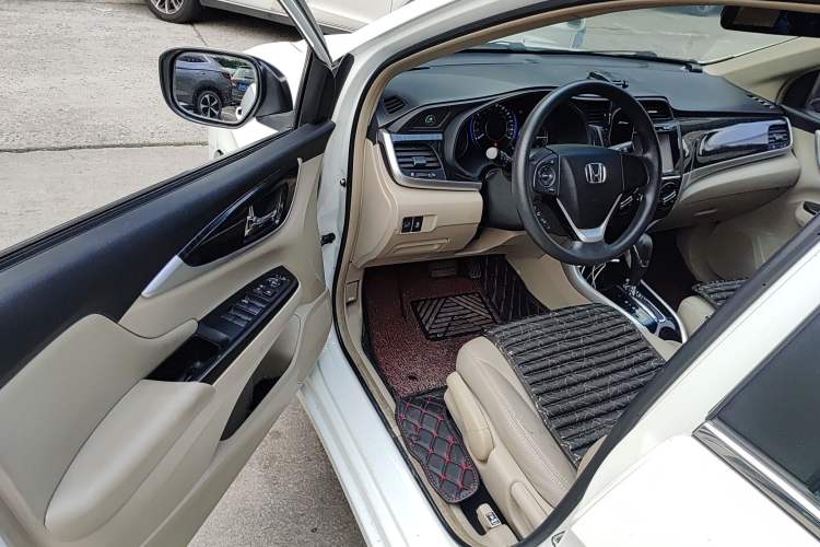 Used Honda Crider 2015 1.8L automatic luxury edition Driver Seat