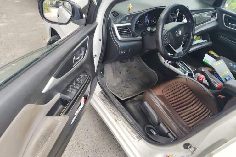 Used Honda Crider 2015 1.8L automatic luxury edition Driver Seat