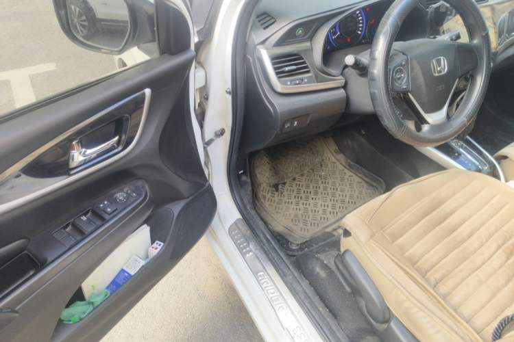 Used Honda Crider 2015 1.8L automatic luxury edition Driver Seat