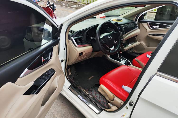 Used Honda Crider 2015 1.8L automatic luxury edition Driver Seat