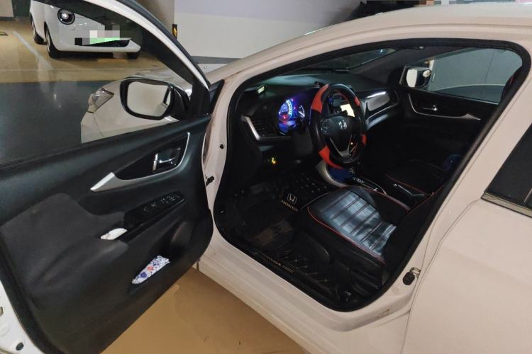 Used Honda Crider 2015 1.8L automatic luxury edition Driver Seat