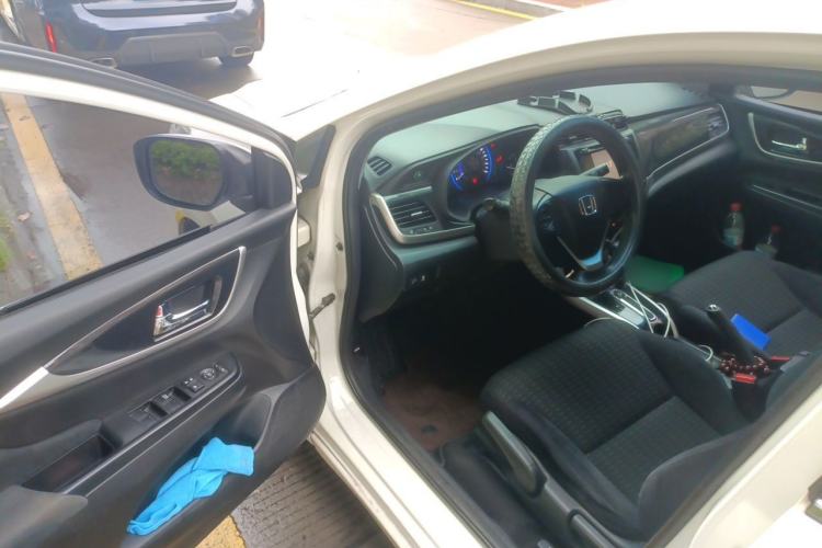 Used Honda Crider 2015 1.8L automatic luxury edition Driver Seat