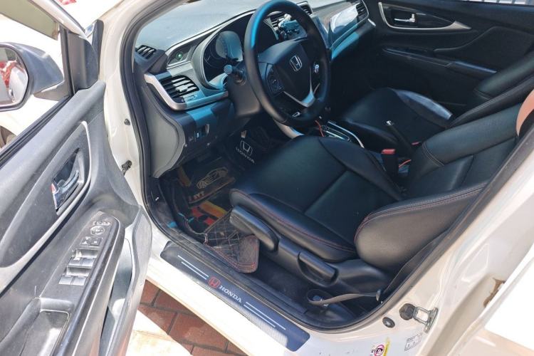 Used Honda Crider 2015 1.8L automatic luxury edition Driver Seat