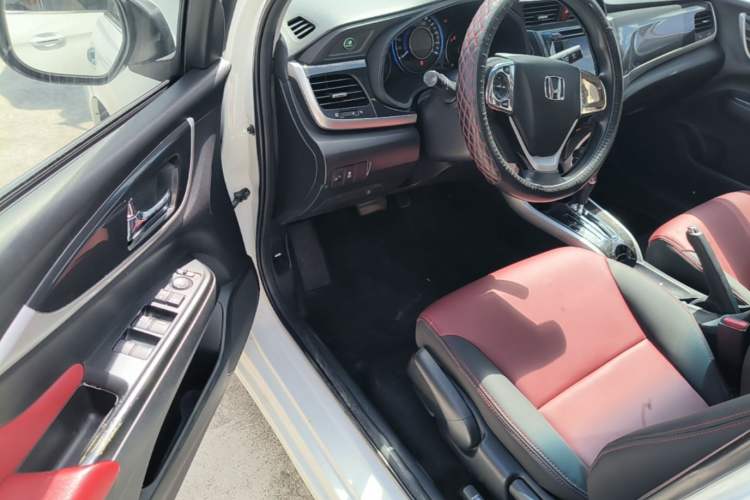 Used Honda Crider 2015 1.8L automatic luxury edition Driver Seat