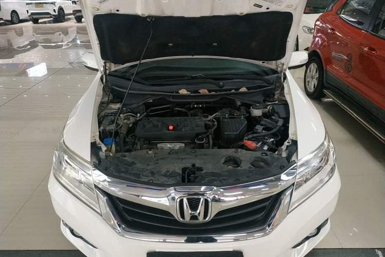 Used Honda Crider 2015 1.8L automatic luxury edition Engine Bay