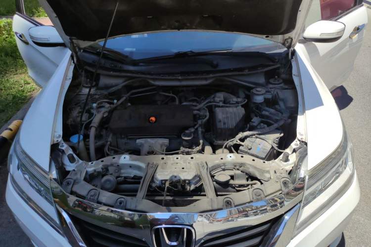 Used Honda Crider 2015 1.8L automatic luxury edition Engine Bay
