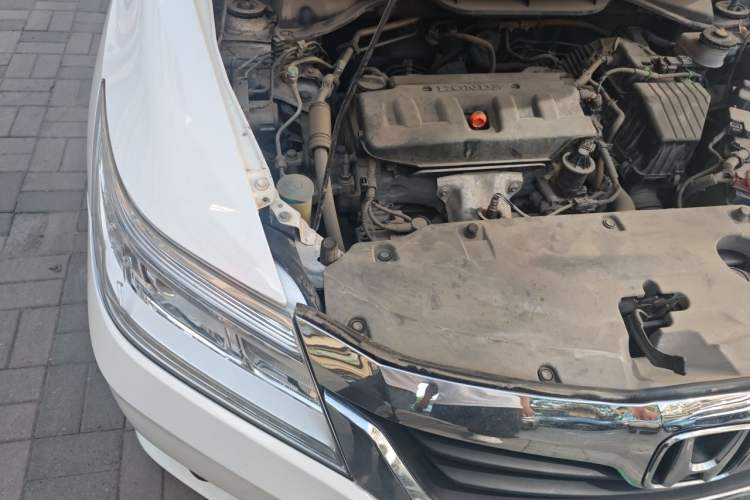 Used Honda Crider 2015 1.8L automatic luxury edition Engine Bay Right