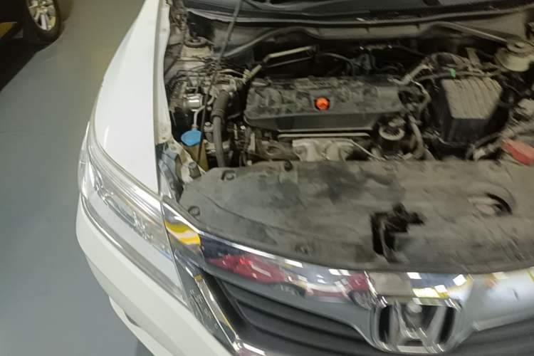 Used Honda Crider 2015 1.8L automatic luxury edition Engine Bay Right