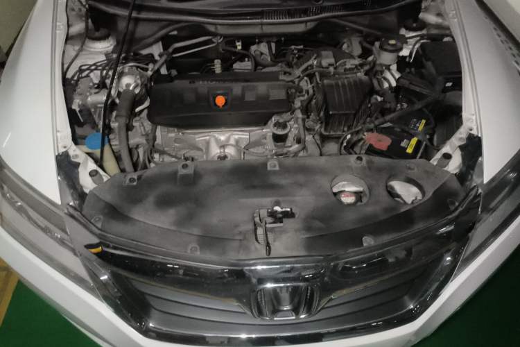Used Honda Crider 2015 1.8L automatic luxury edition Engine Bay