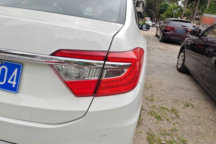 Used Honda Crider 2015 1.8L automatic comfort version Exterior 3