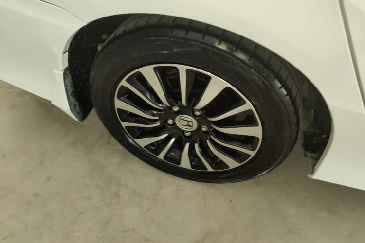 Used Honda Crider 2015 1.8L automatic comfort version Exterior 3