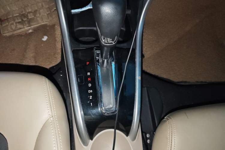 Used Honda Crider 2015 1.8L automatic luxury edition Gear Lever