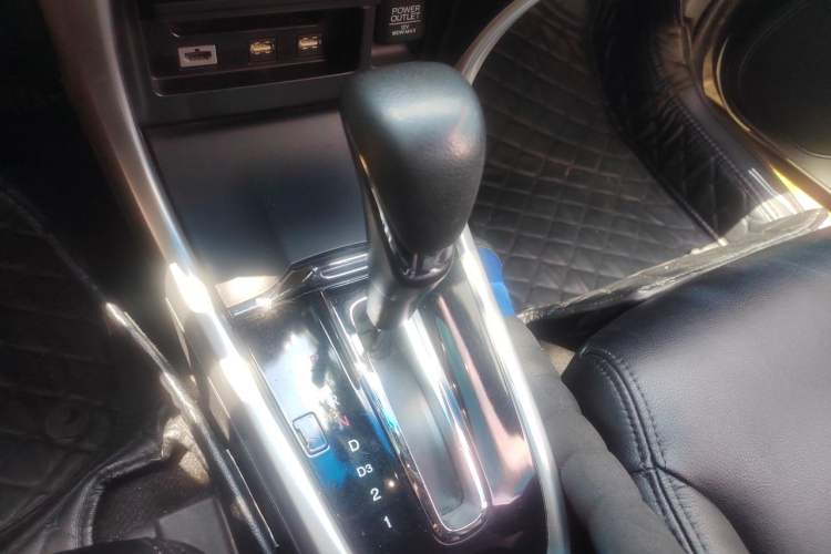 Used Honda Crider 2015 1.8L automatic luxury edition Gear Lever