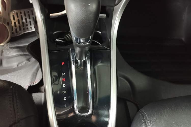 Used Honda Crider 2015 1.8L automatic luxury edition Gear Lever