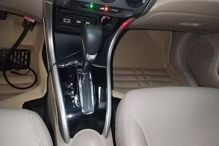 Used Honda Crider 2015 1.8L automatic luxury edition Gear Lever
