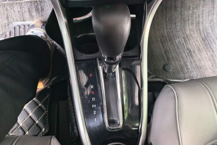 Used Honda Crider 2015 1.8L automatic luxury edition Gear Lever