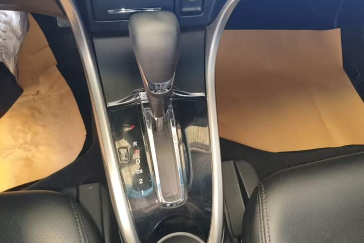 Used Honda Crider 2015 1.8L automatic luxury edition Gear Lever