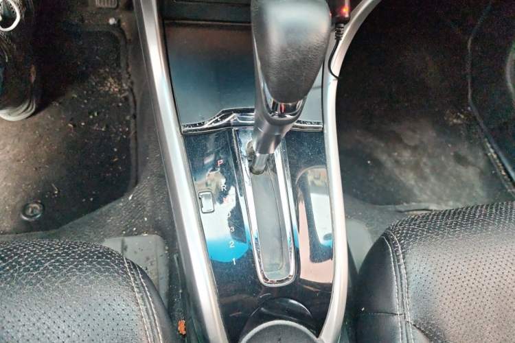 Used Honda Crider 2015 1.8L automatic luxury edition Gear Lever