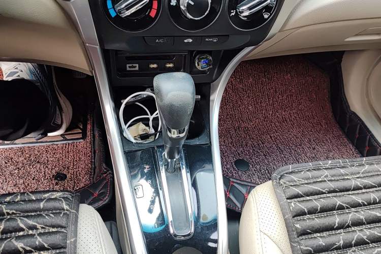 Used Honda Crider 2015 1.8L automatic luxury edition Gear Lever