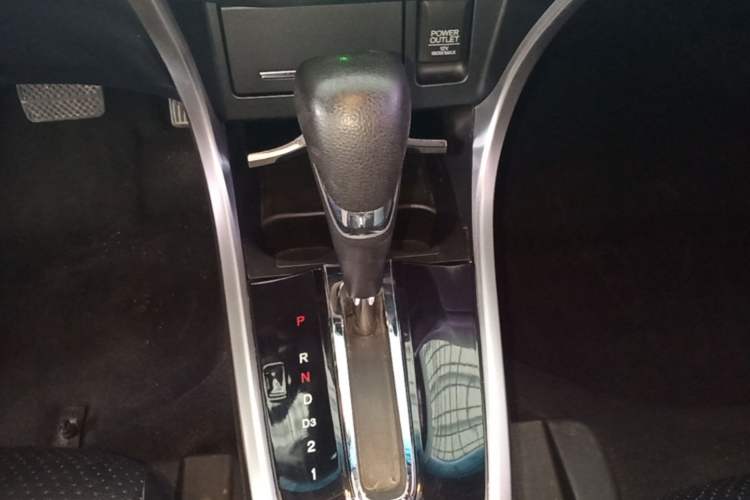 Used Honda Crider 2015 1.8L Automatic Ultra-Configured Limited Edition Gear Lever