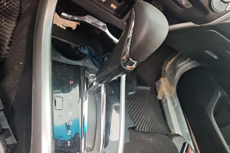 Used Honda Crider 2015 1.8L Automatic Ultra-Configured Limited Edition Gear Lever