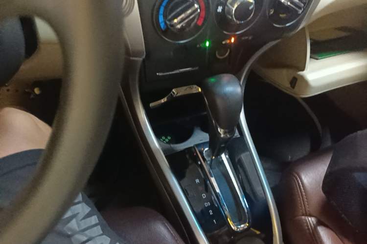 Used Honda Crider 2015 1.8L automatic luxury edition Gear Lever