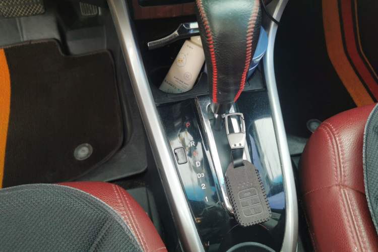 Used Honda Crider 2015 1.8L automatic luxury edition Gear Lever