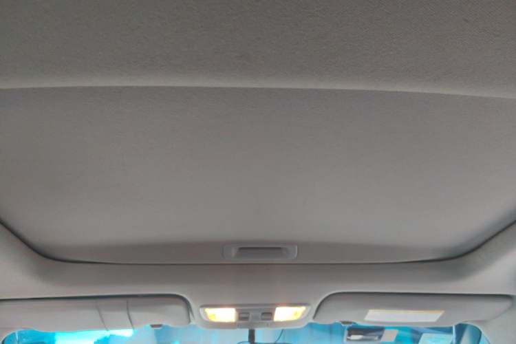 Used Honda Crider 2015 1.8L automatic luxury edition Headliner