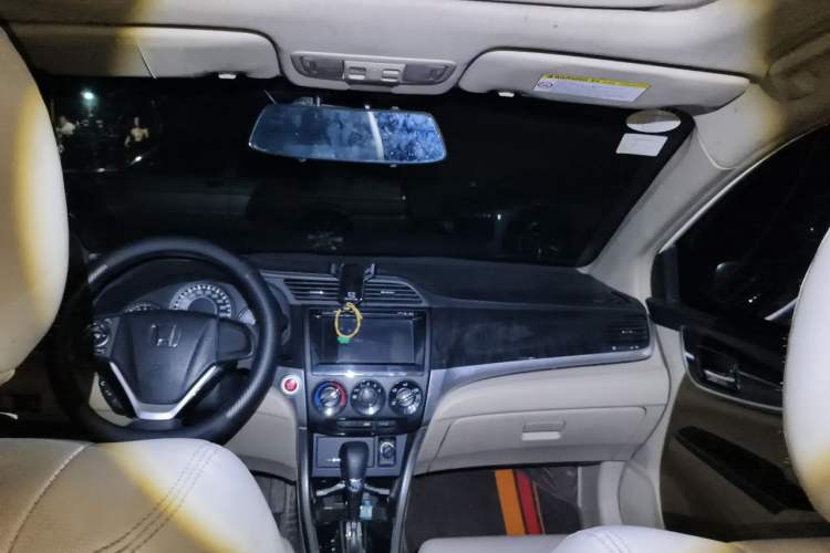 Used Honda Crider 2015 1.8L automatic luxury edition Headliner