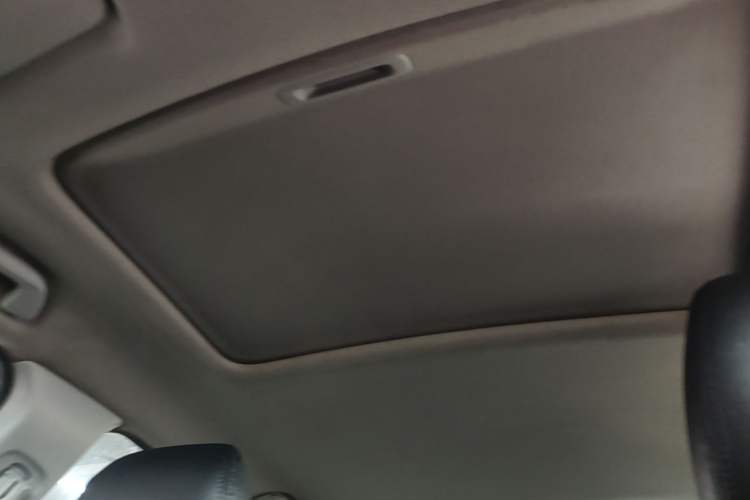 Used Honda Crider 2015 1.8L automatic luxury edition Headliner
