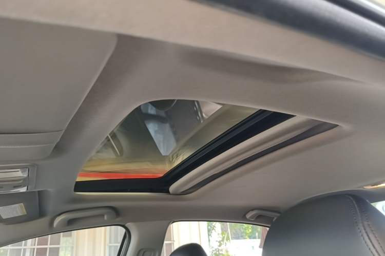 Used Honda Crider 2015 1.8L automatic luxury edition Headliner