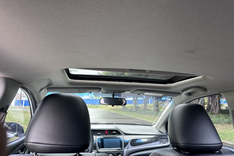 Used Honda Crider 2015 1.8L automatic luxury edition Headliner