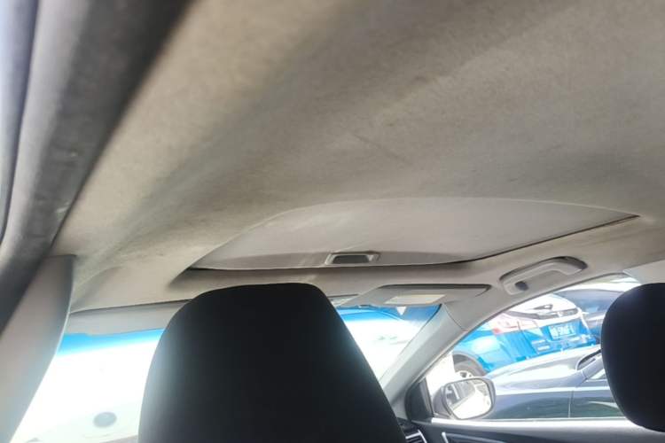 Used Honda Crider 2015 1.8L automatic luxury edition Headliner