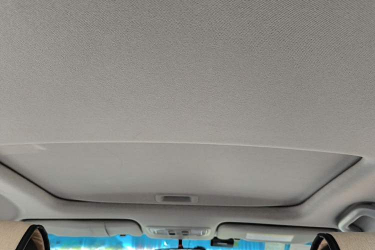 Used Honda Crider 2015 1.8L automatic luxury edition Headliner