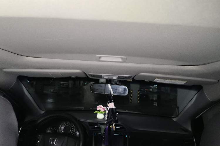Used Honda Crider 2015 1.8L automatic luxury edition Headliner
