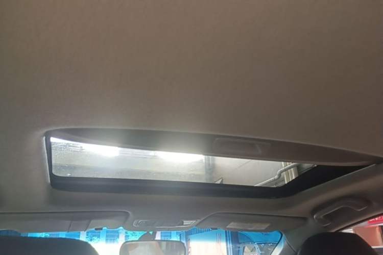 Used Honda Crider 2015 1.8L automatic luxury edition Headliner