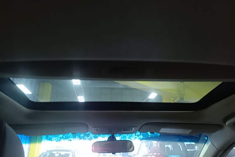 Used Honda Crider 2015 1.8L automatic luxury edition Headliner