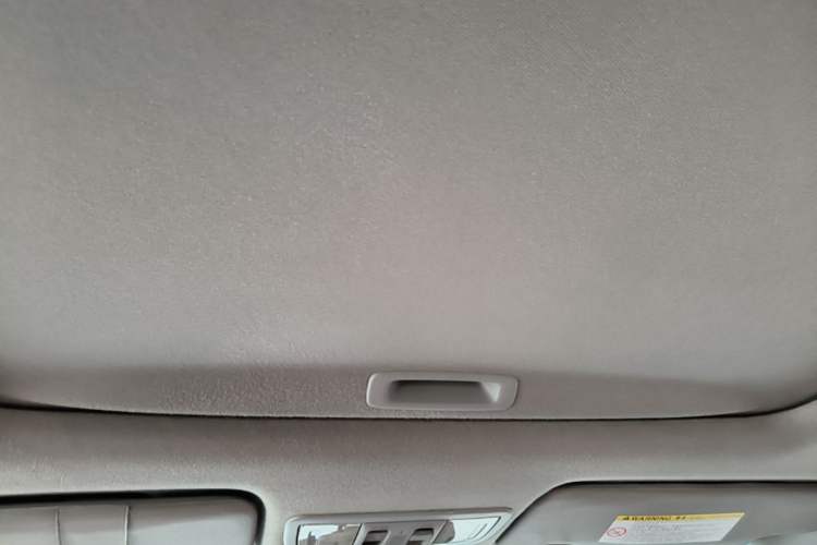 Used Honda Crider 2015 1.8L automatic luxury edition Headliner