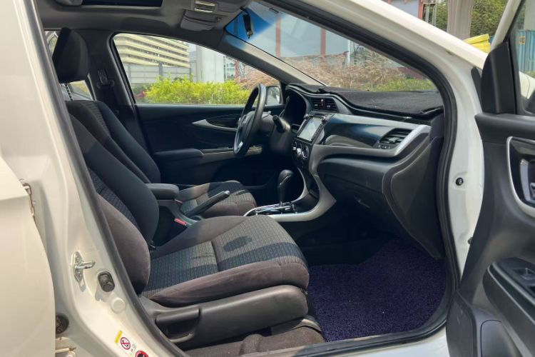 Used Honda Crider 2015 1.8L automatic luxury edition Interior 2