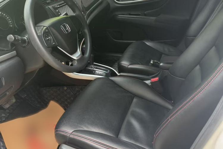 Used Honda Crider 2015 1.8L automatic luxury edition Interior 3