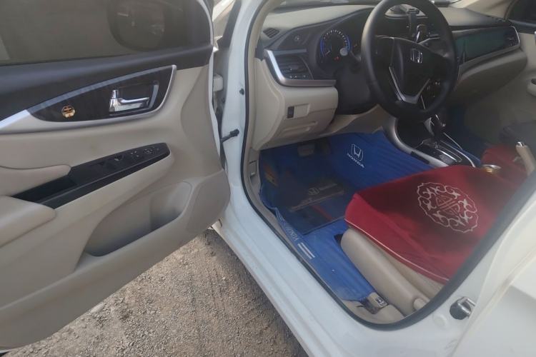 Used Honda Crider 2015 1.8L automatic comfort version Interior 3