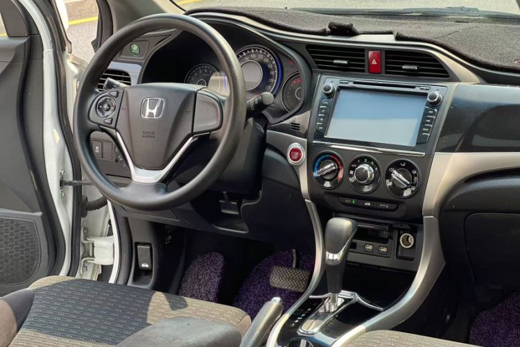 Used Honda Crider 2015 1.8L automatic luxury edition Interior 5